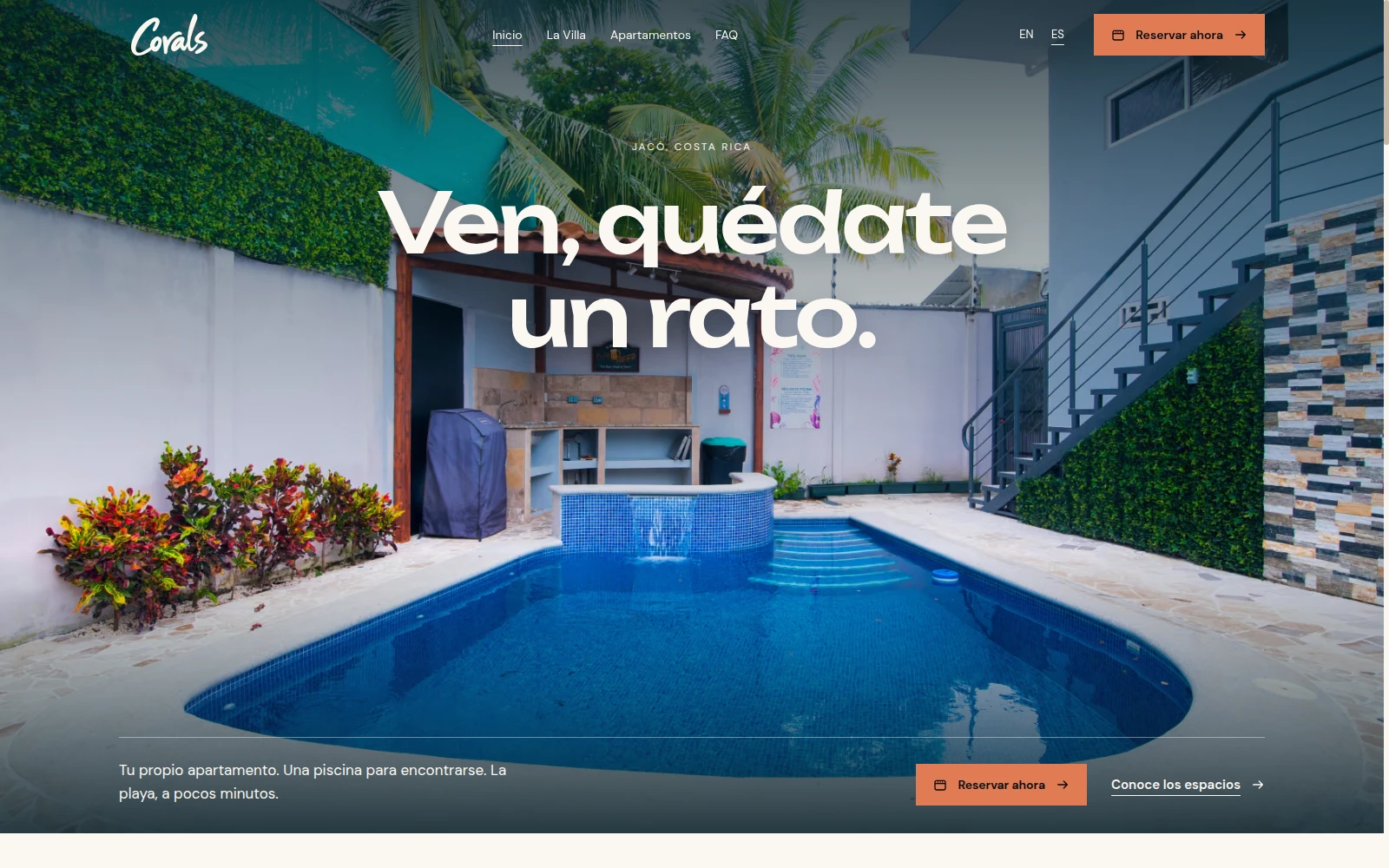 Aplicación de la identidad creada por Jokem al sitio web de Corals Residences